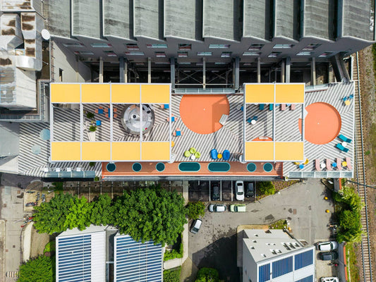 View of the building in the urban context